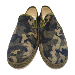 Zapatilla de lona para hombre color militar tipo old money
