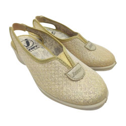 Sandalias de señora para verano con puntera cerrada y elástico central para mejor agarre. Marca Javer.