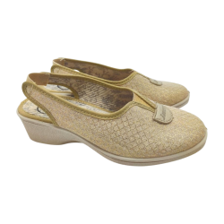 Sandalias de señora para verano con puntera cerrada y elástico central para mejor agarre. Marca Javer.