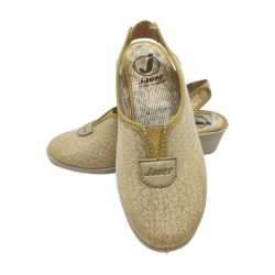 Sandalias de señora para verano con puntera cerrada y elástico central para mejor agarre. Marca Javer.