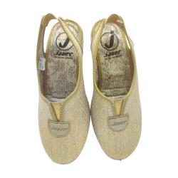 Sandalias de señora para verano con puntera cerrada y elástico central para mejor agarre. Marca Javer.