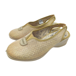 Sandalias de señora para verano con puntera cerrada y elástico central para mejor agarre. Marca Javer.